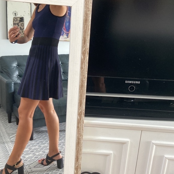 Guess Los Angeles dress - Picture 5 of 13